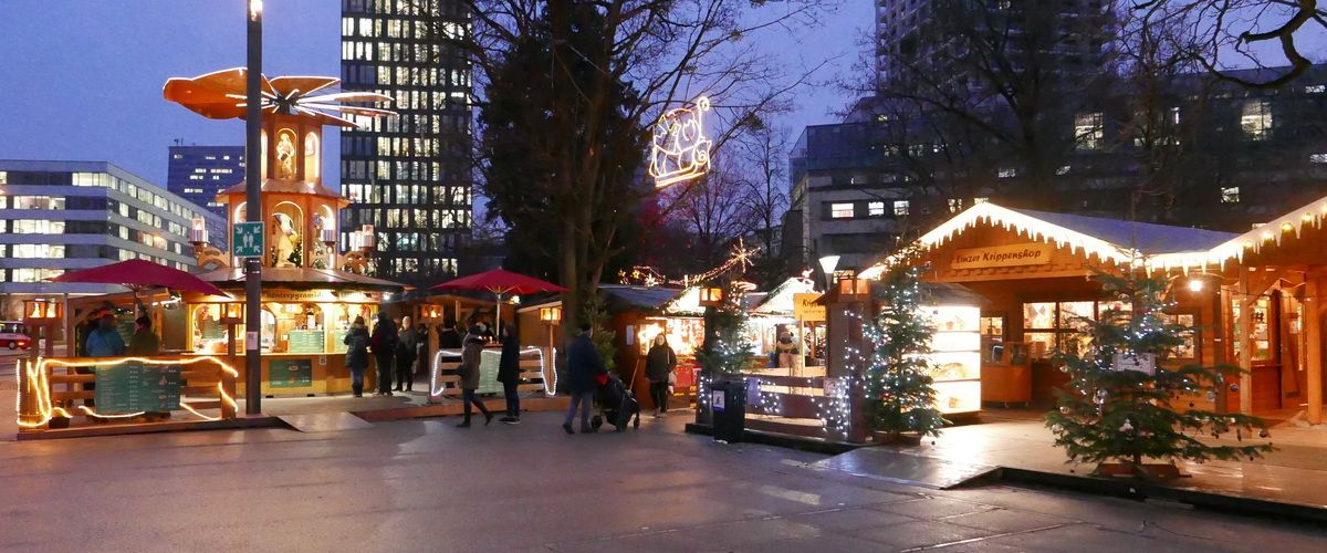 Weihnachtsmarkt Linz Volksgarten Weihnachtspyramide